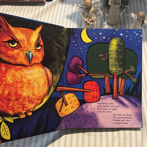 Lights Out, Night's Out: A Glow in the Dark Book (AniMotion) - Picture 7 of 17